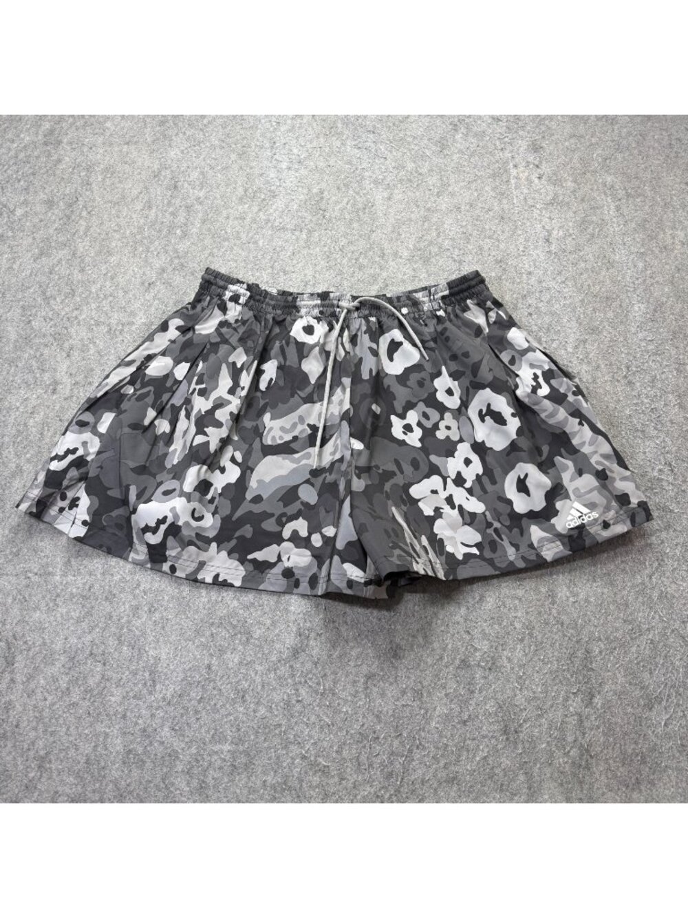 Adidas Women's AOP 4" Shorts XL Black Gray Camouflage IC0568